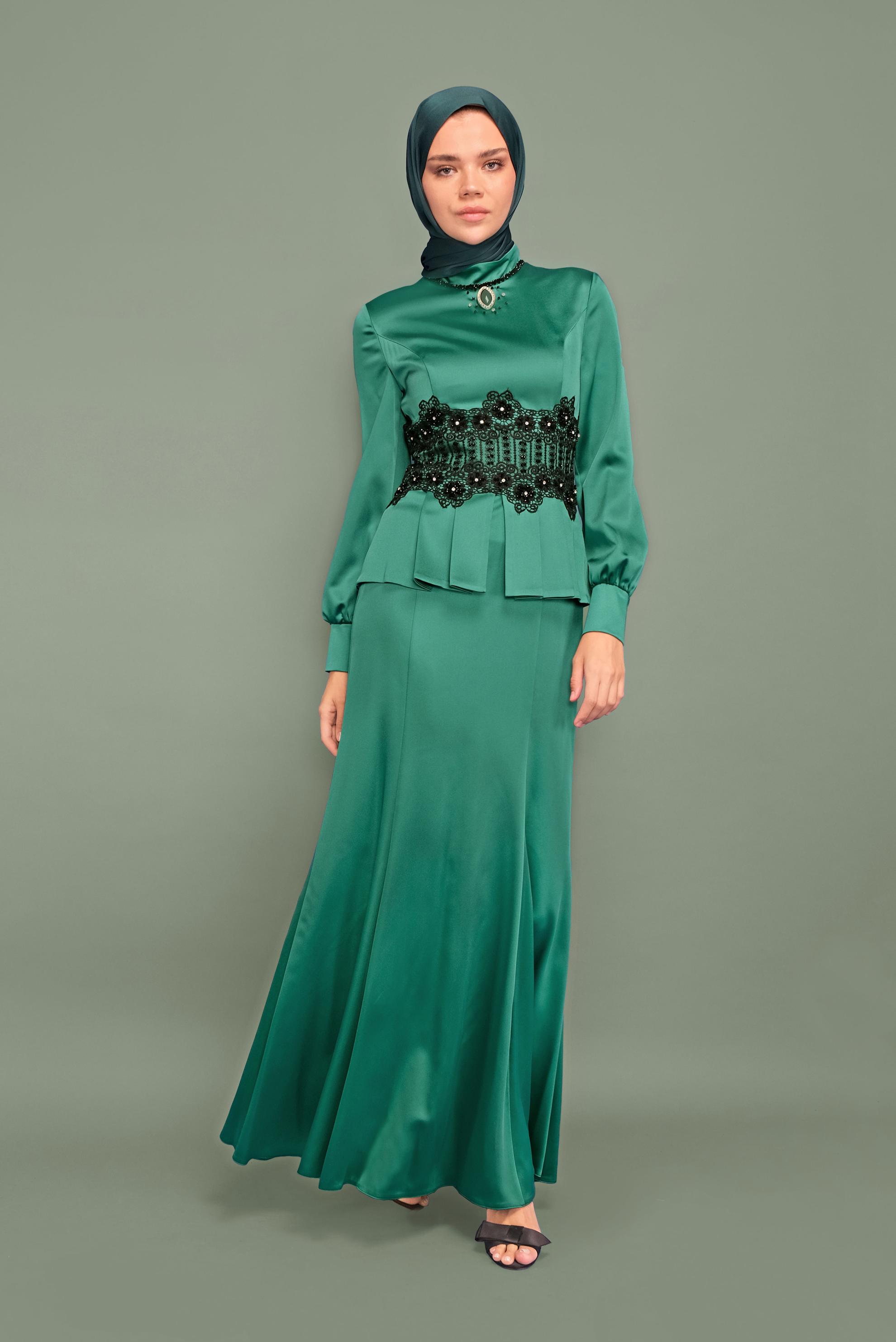 Tesettür giyim YEŞİL İŞLEMELİ SATEN ABİYE ELBİSE 5933