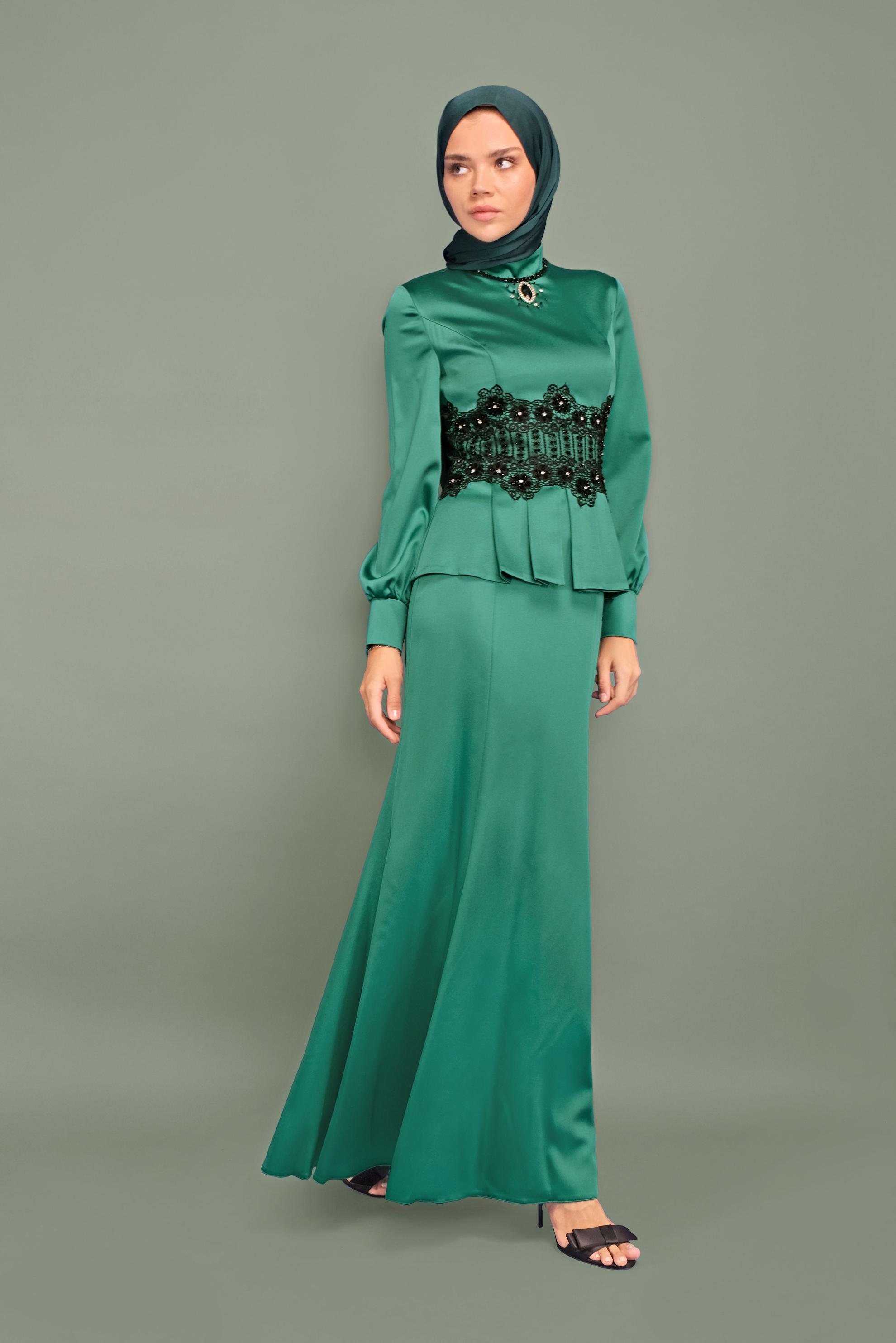 Tesettür giyim YEŞİL İŞLEMELİ SATEN ABİYE ELBİSE 5933