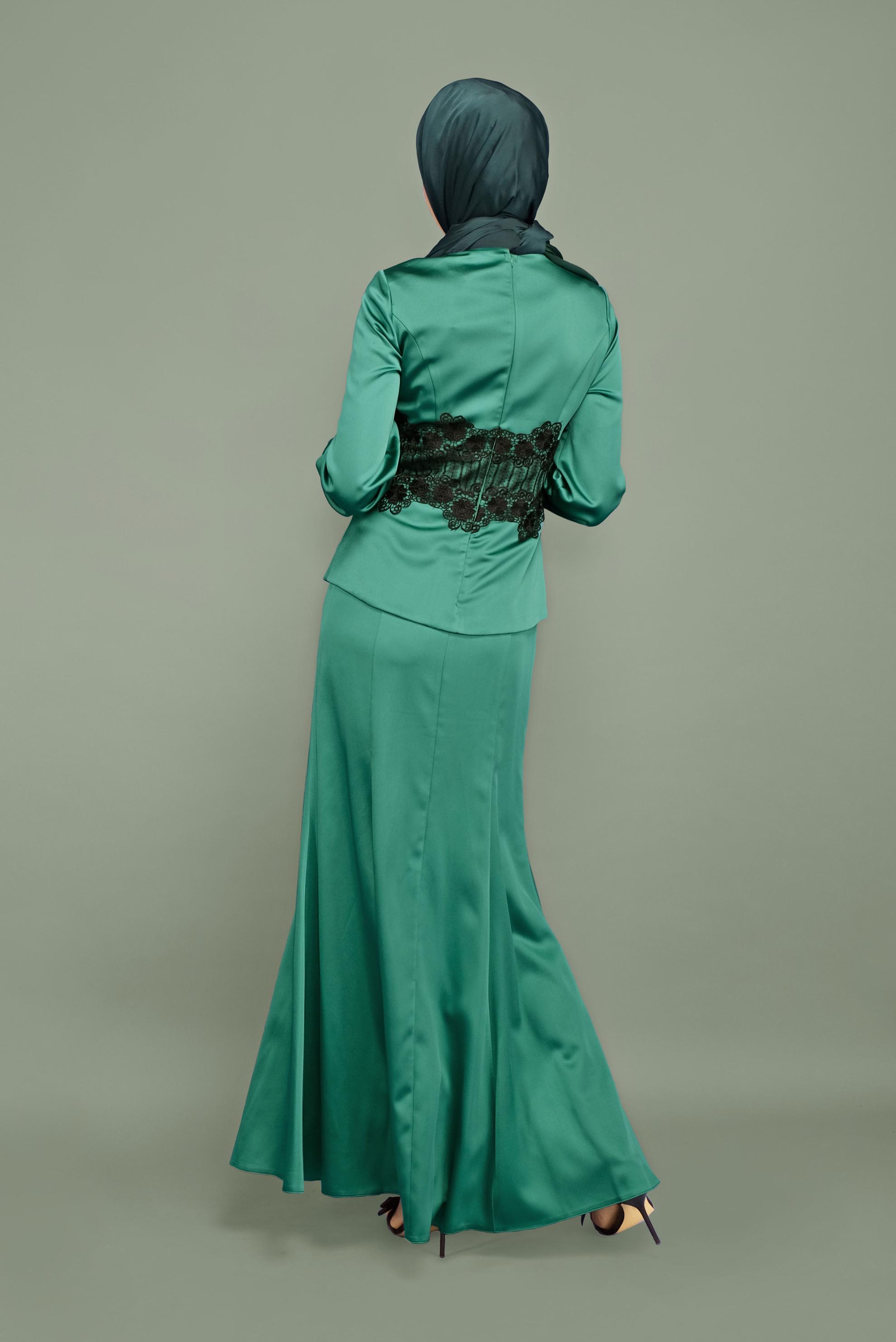 Tesettür giyim YEŞİL İŞLEMELİ SATEN ABİYE ELBİSE 5933