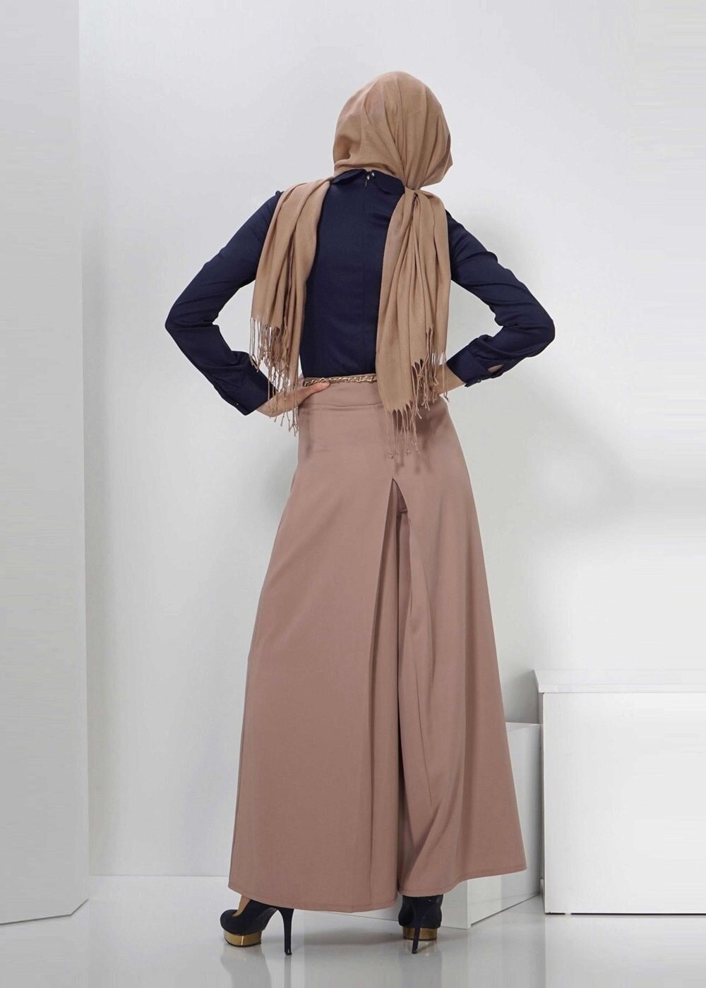 Tesettür giyim LACİVERT ÇİÇEK NAKIŞLI GÖMLEK YAKA BLUZ 4333