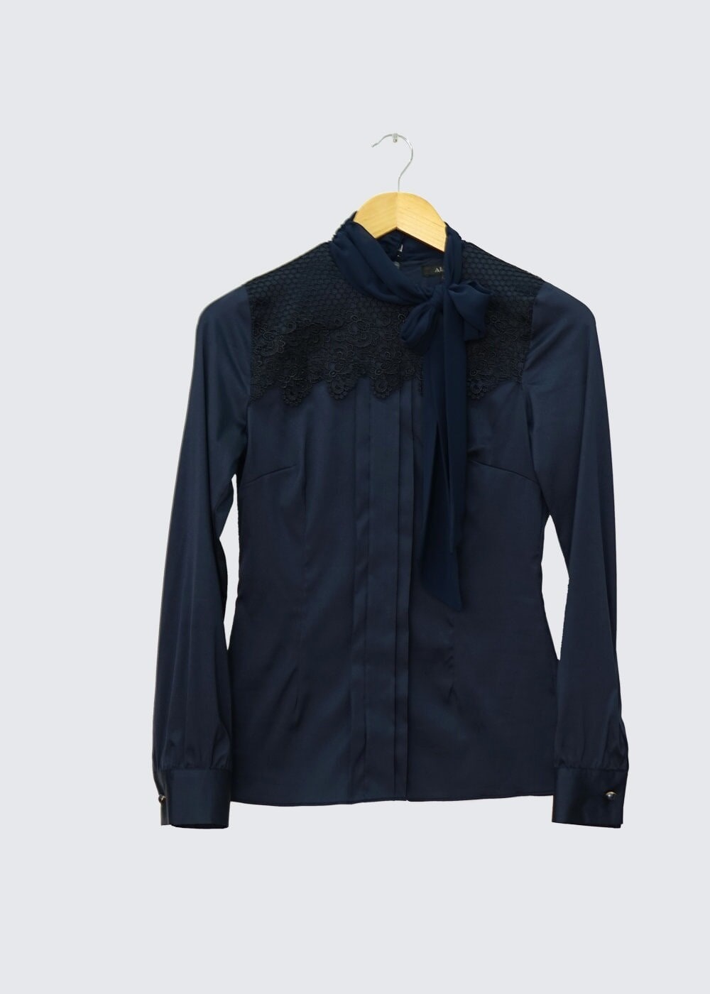 Tesettür giyim LACİVERT BAĞLAMA DETAYLI İŞLEMELİ BLUZ 4347