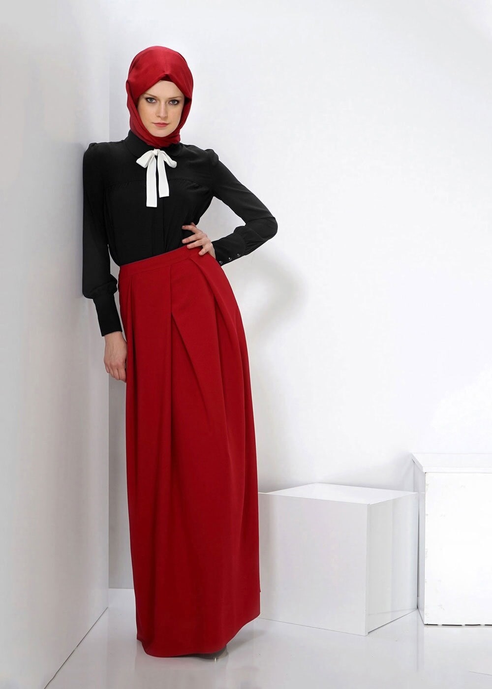 Tesettür giyim SİYAH YAKASI BAĞLAMA DETAYLI BLUZ 4460 