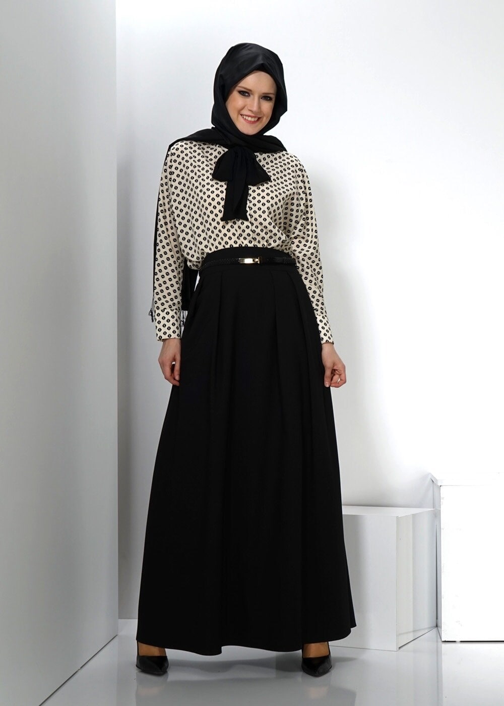 Tesettür giyim BEJ YAKASI BAĞLAMALI DESENLİ KREP BLUZ 4494