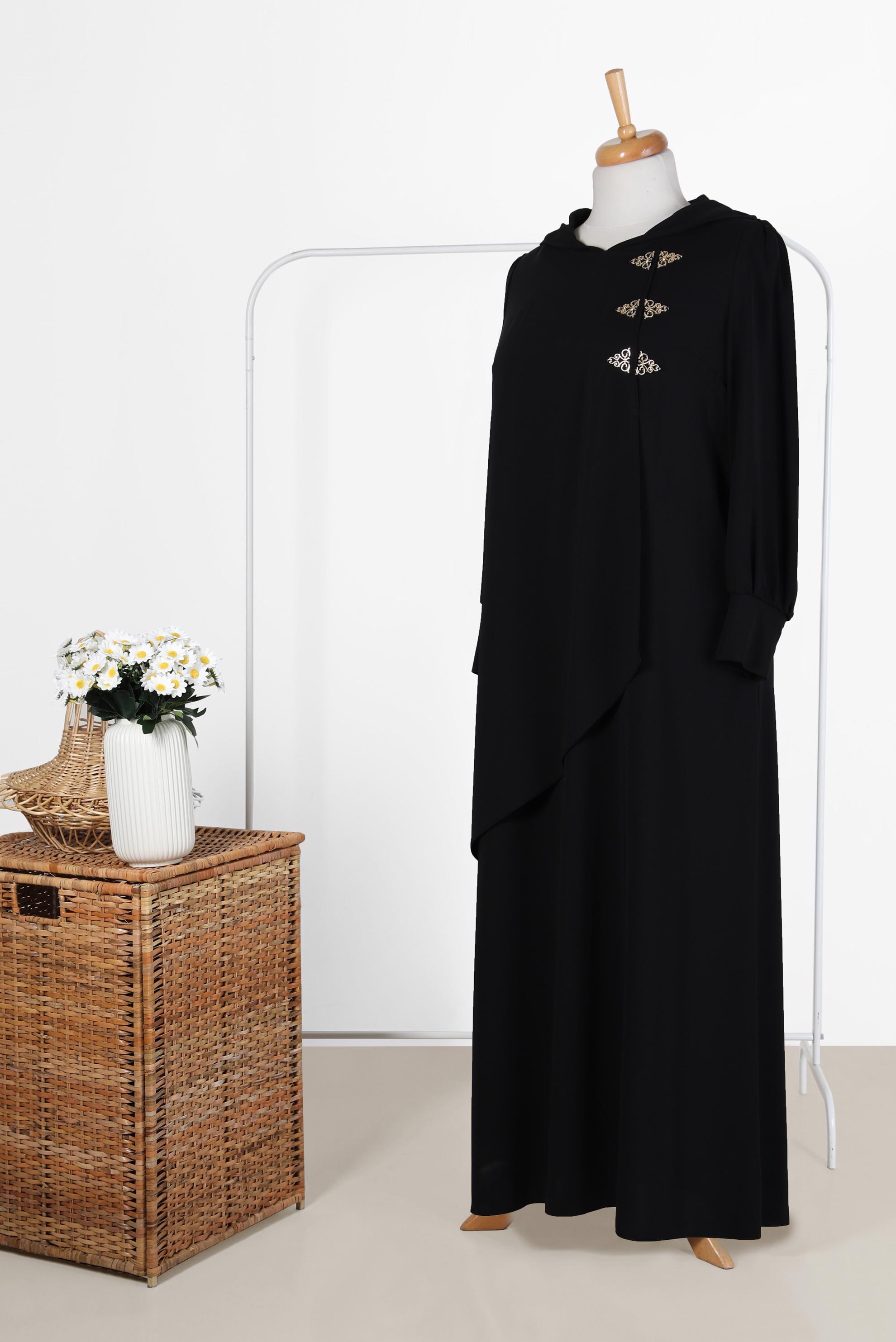 Tesettür giyim SİYAH İŞLEME DETAYLI KAPÜŞONLU ELBİSE 2423 