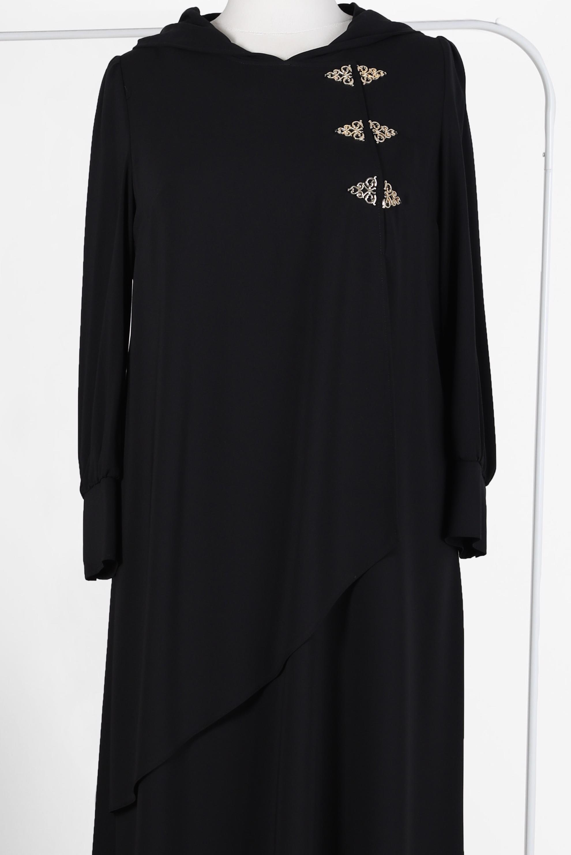 Tesettür giyim SİYAH İŞLEME DETAYLI KAPÜŞONLU ELBİSE 2423 