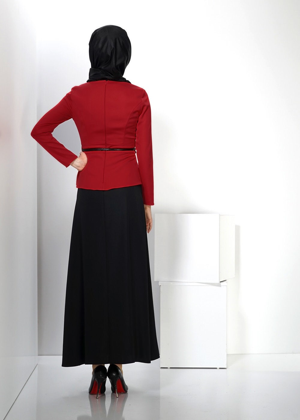 Tesettür giyim KIRMIZI İŞLEMELİ TAŞ DETAYLI ELBİSE 3025