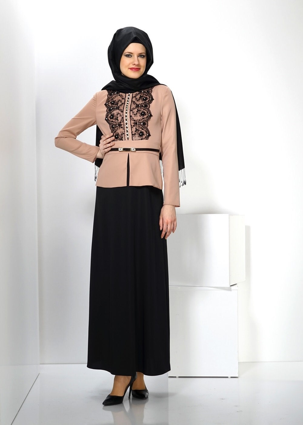 Tesettür giyim KAHVE İŞLEMELİ TAŞ DETAYLI ELBİSE 3025