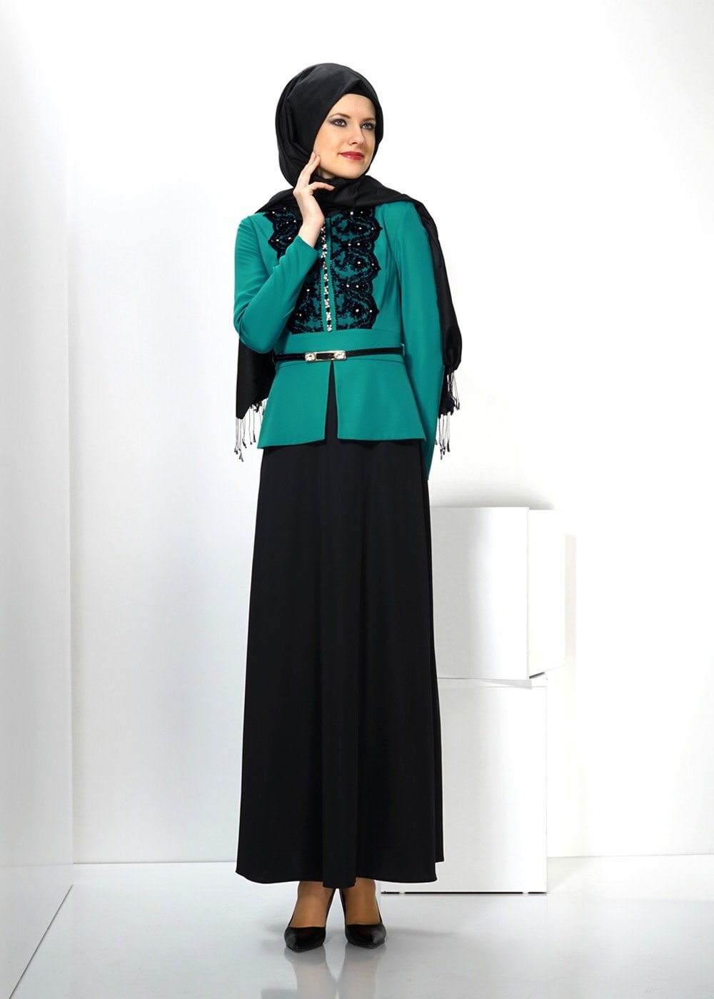 Tesettür giyim MAVİ İŞLEMELİ TAŞ DETAYLI ELBİSE 3025