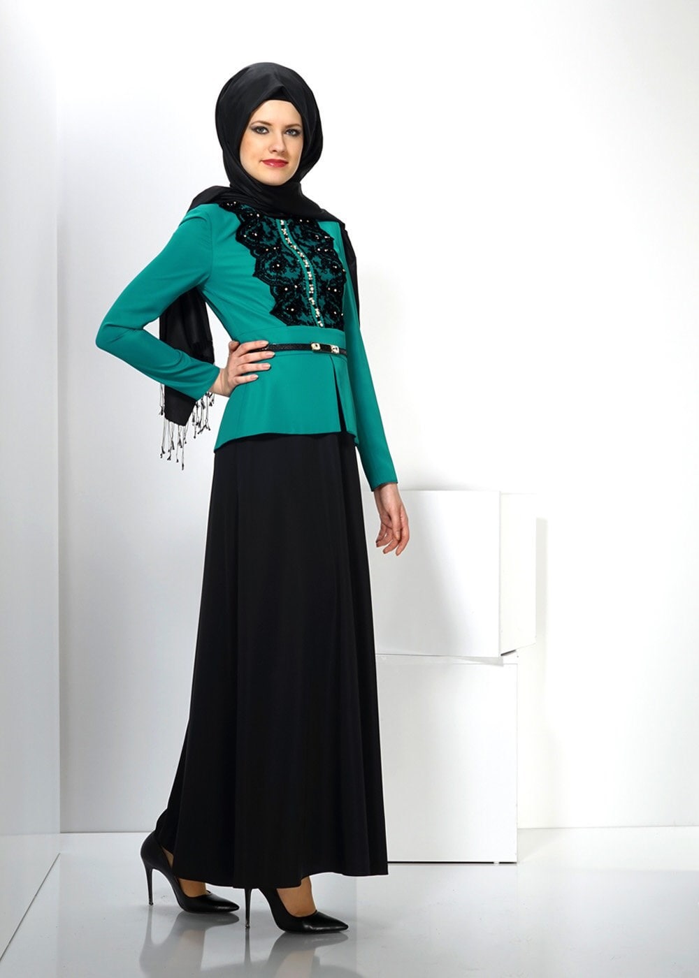 Tesettür giyim MAVİ İŞLEMELİ TAŞ DETAYLI ELBİSE 3025