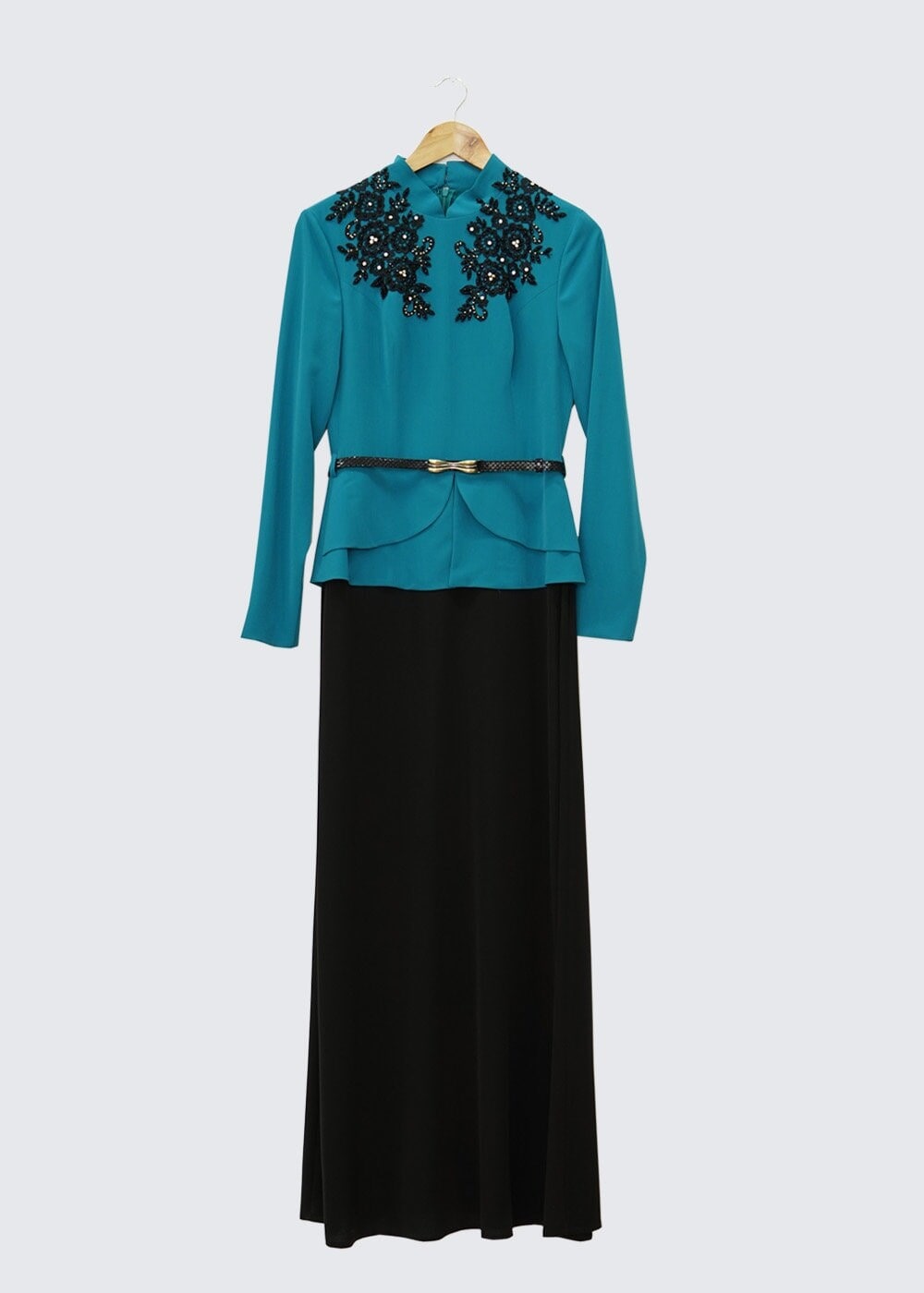 Tesettür giyim MAVİ İŞLEMELİ TAŞ BASKILI ELBİSE 3049