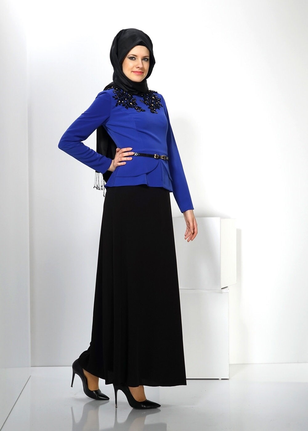 Tesettür giyim LACİVERT İŞLEMELİ TAŞ BASKILI ELBİSE 3049