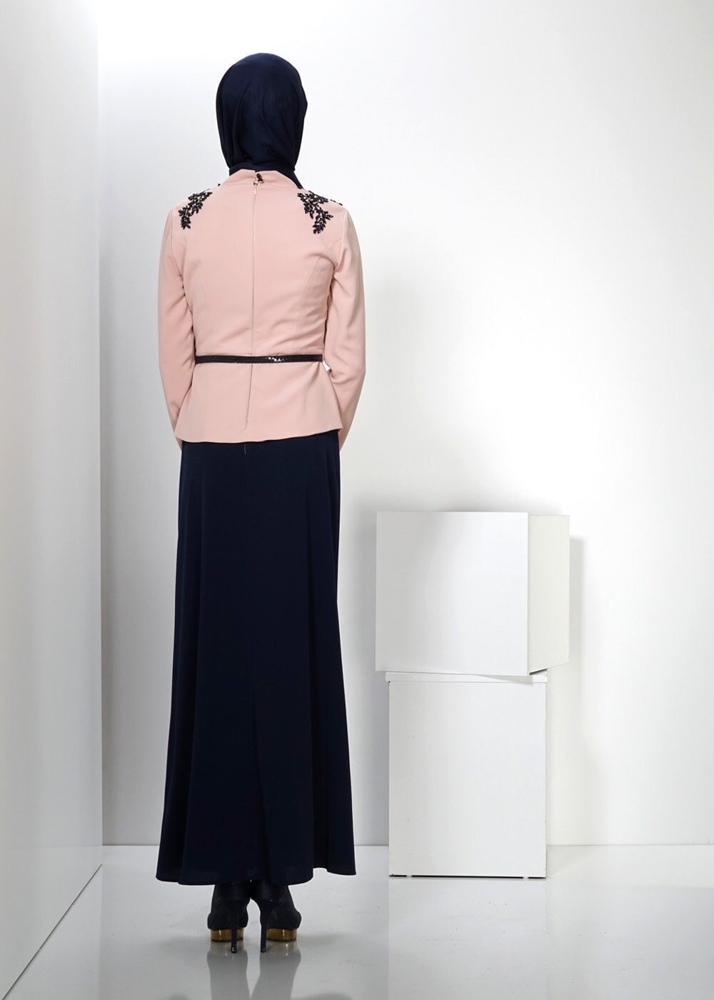 Tesettür giyim PEMBE İŞLEMELİ TAŞ BASKILI ELBİSE 3049