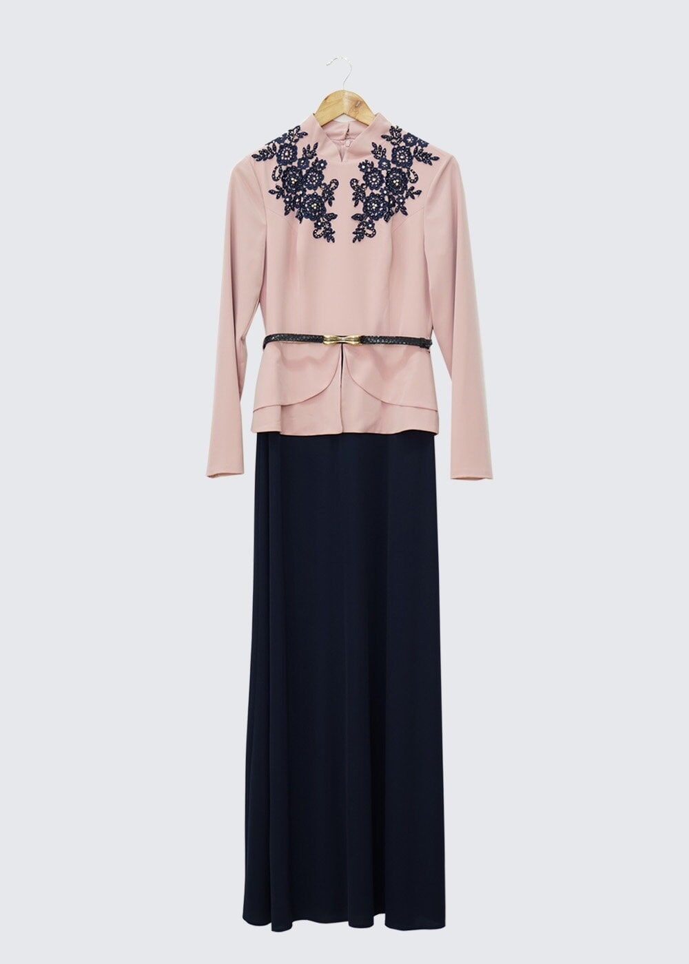 Tesettür giyim PEMBE İŞLEMELİ TAŞ BASKILI ELBİSE 3049