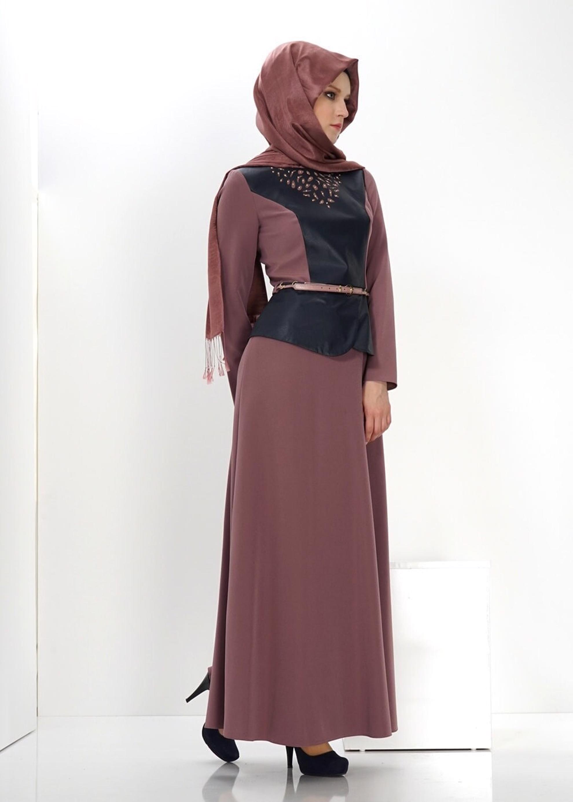 Tesettür giyim PEMBE DERİ DETAYLI ELBİSE 4304 
