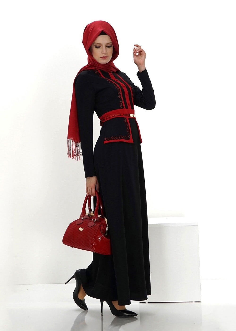 Tesettür giyim SİYAH ŞERİT DETAYLI METAL KEMERLİ ELBİSE 4338