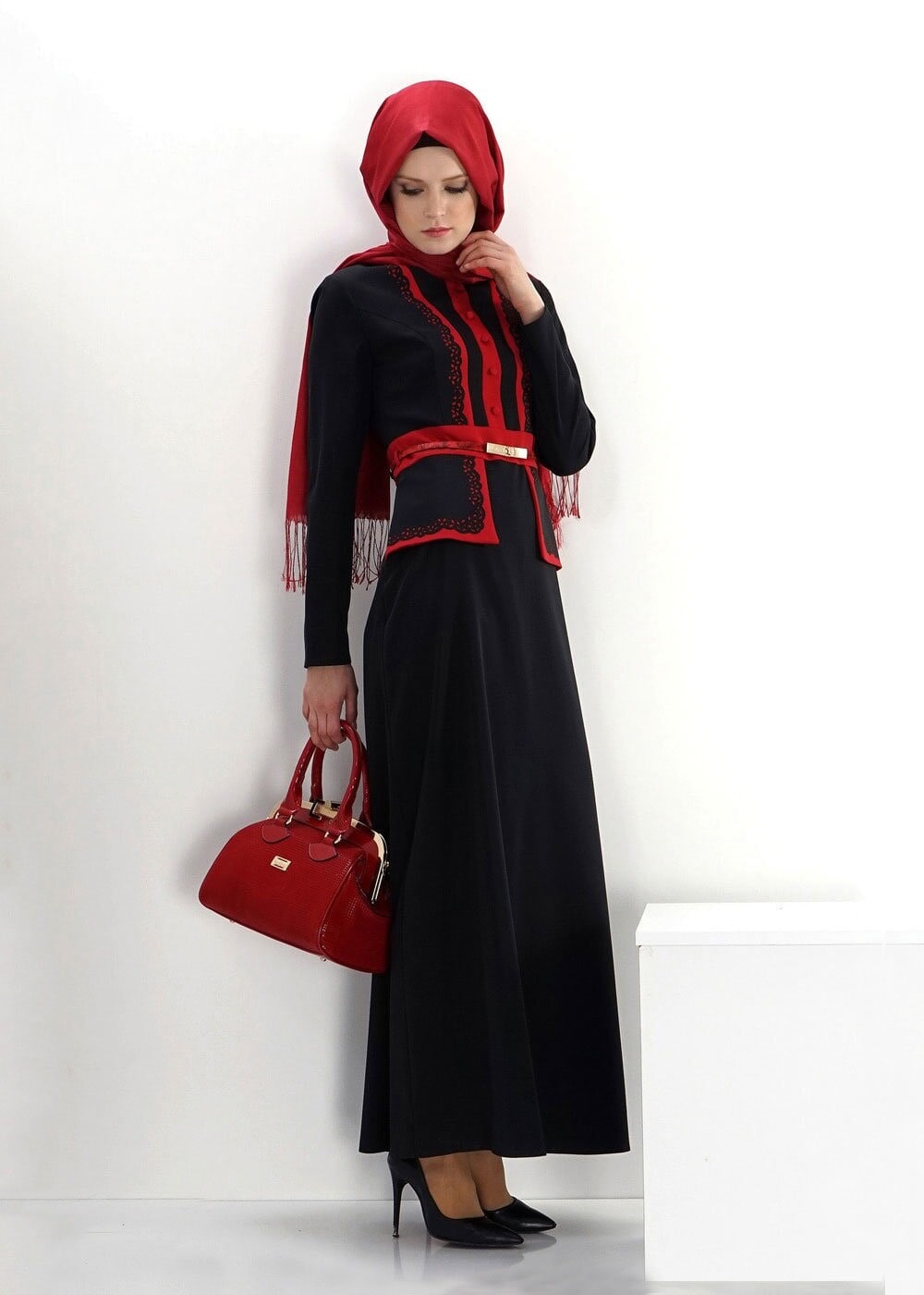 Tesettür giyim SİYAH ŞERİT DETAYLI METAL KEMERLİ ELBİSE 4338