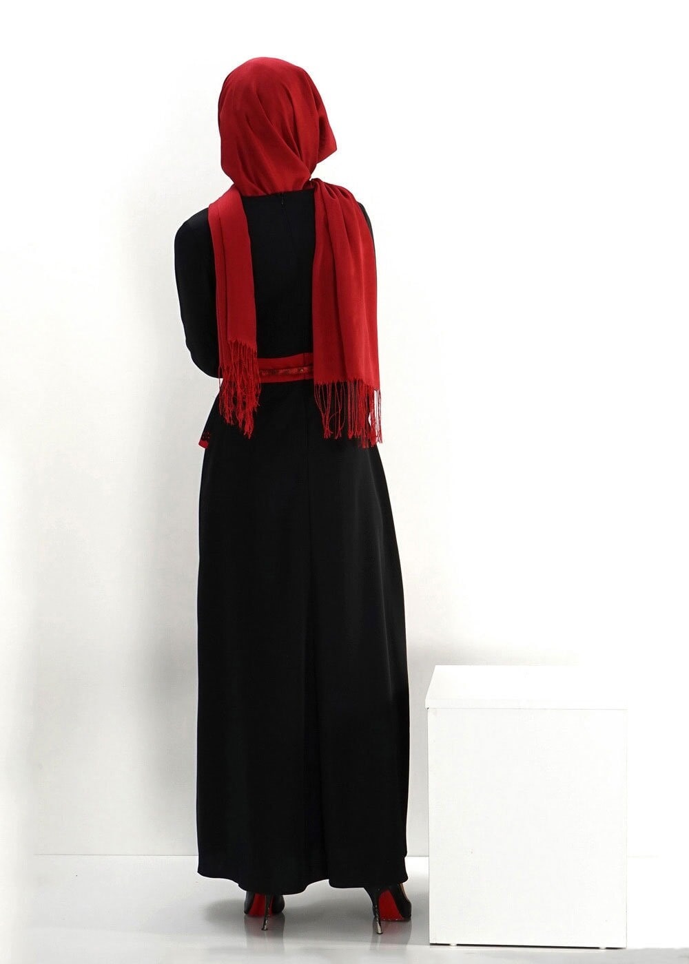 Tesettür giyim SİYAH ŞERİT DETAYLI METAL KEMERLİ ELBİSE 4338