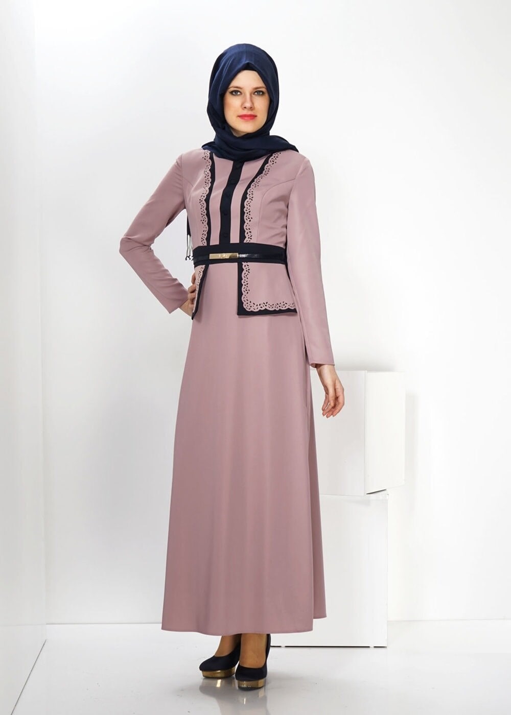 Tesettür giyim PUDRA ŞERİT DETAYLI METAL KEMERLİ ELBİSE 4338