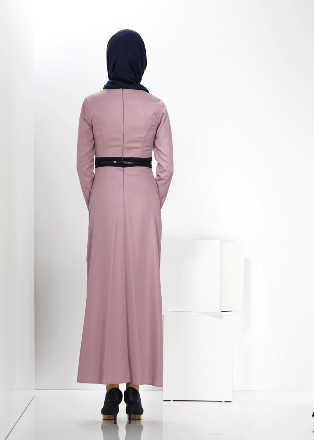 Tesettür giyim PUDRA ŞERİT DETAYLI METAL KEMERLİ ELBİSE 4338