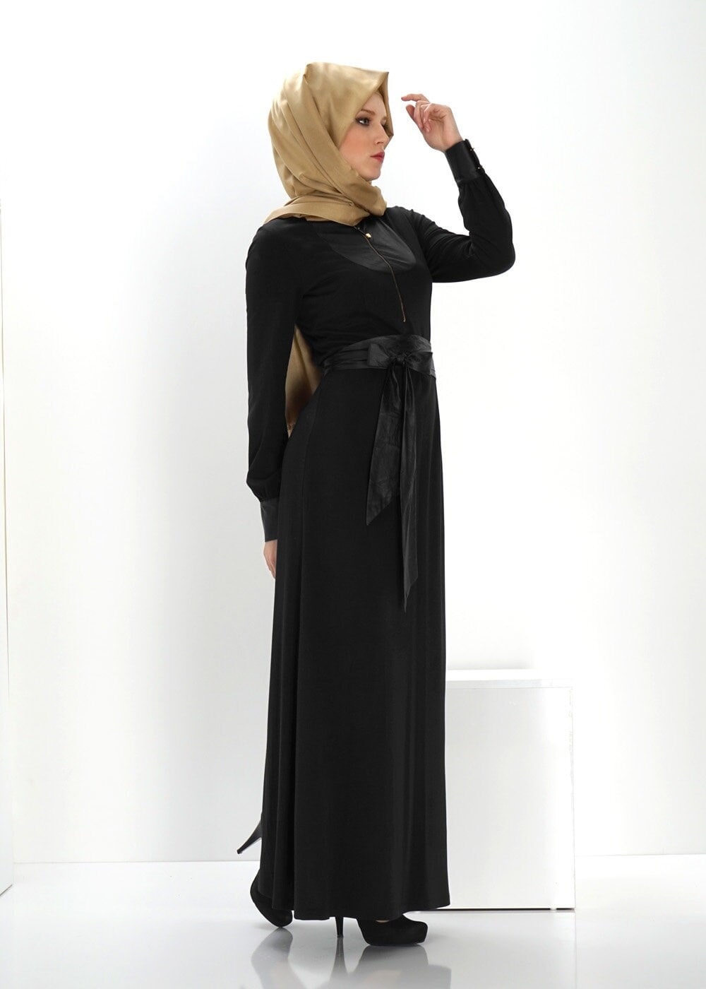 Tesettür giyim SİYAH KUŞAKLI FERMUARLI ELBİSE 4360