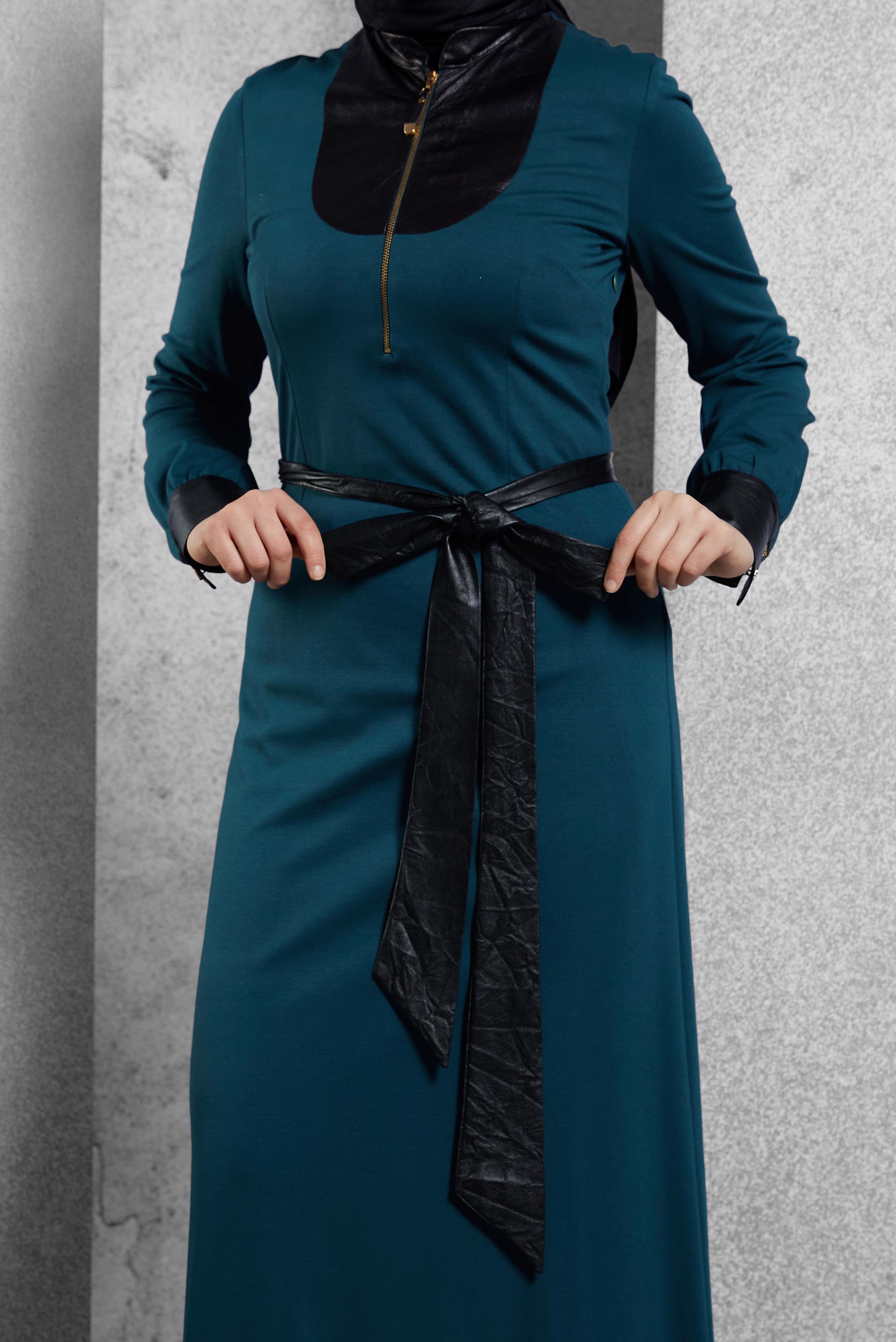 Tesettür giyim YEŞİL KUŞAKLI FERMUARLI ELBİSE 4360