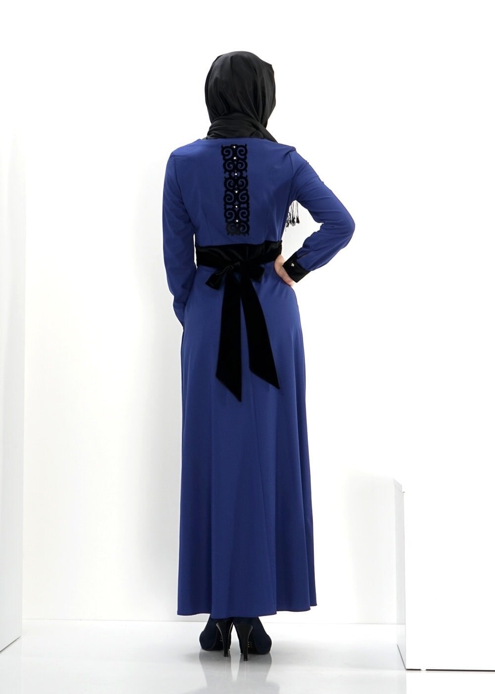 Tesettür giyim MAVİ BELİ BAĞLAMA DETAYLI TAŞLI ELBİSE 4375