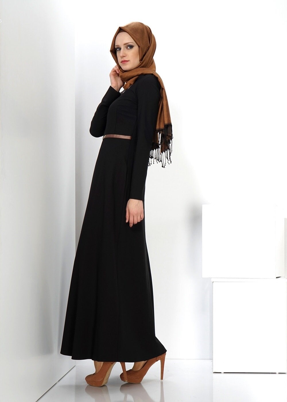 Tesettür giyim SİYAH SIRTI ŞERİT DETAYLI FERMUARLI ELBİSE 4403