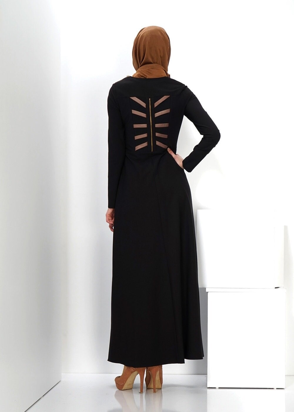 Tesettür giyim SİYAH SIRTI ŞERİT DETAYLI FERMUARLI ELBİSE 4403