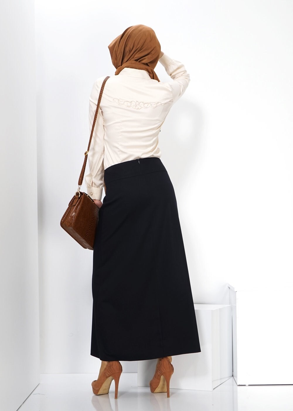 Tesettür giyim LACİVERT AKSESUAR DETAYLI ETEK 6592