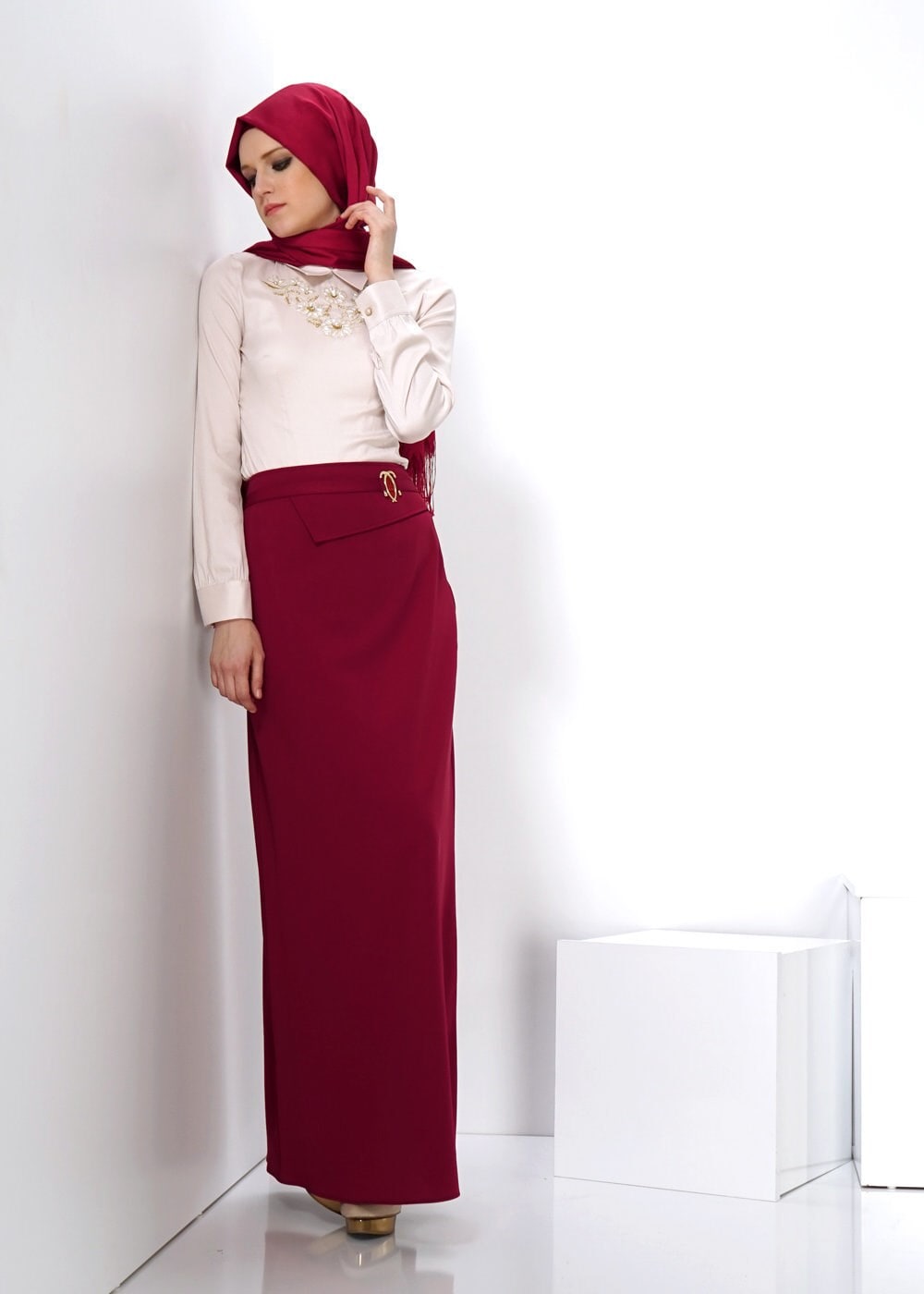 Tesettür giyim BORDO AKSESUAR DETAYLI ETEK 6606