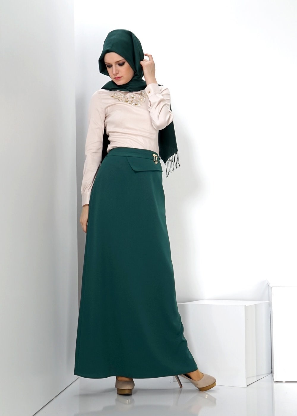 Tesettür giyim YEŞİL AKSESUAR DETAYLI ETEK 6606
