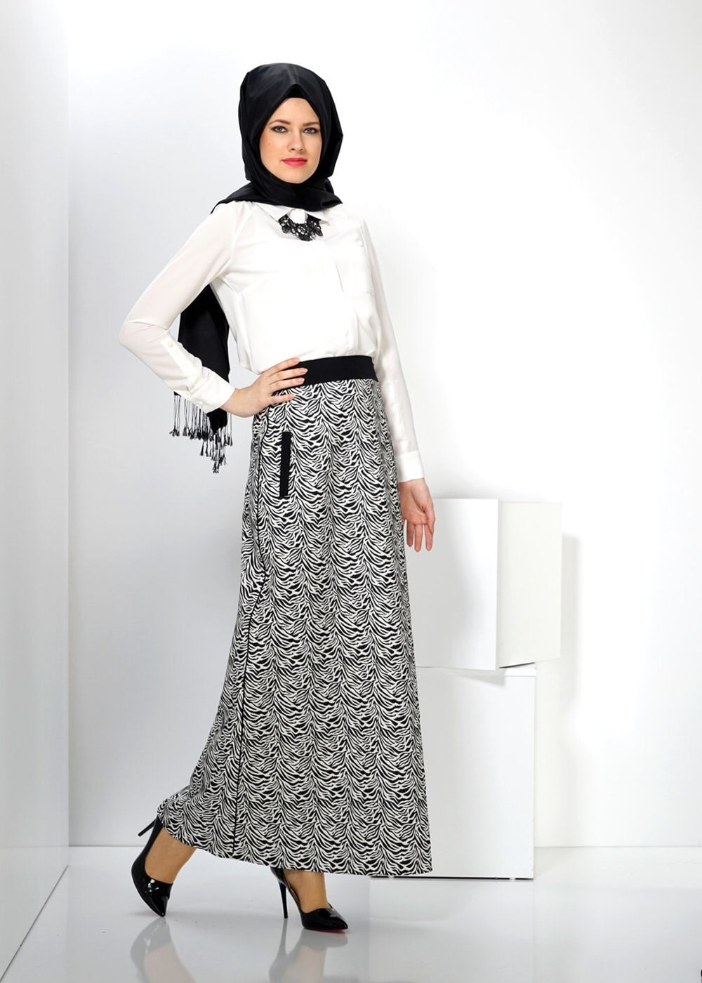 Tesettür giyim SİYAH DESENLİ ETEK 6647