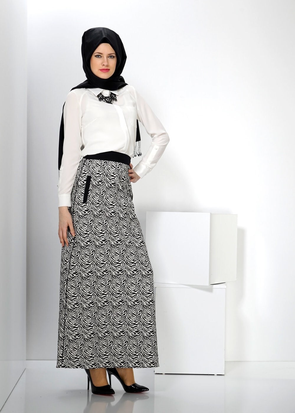 Tesettür giyim SİYAH DESENLİ ETEK 6647