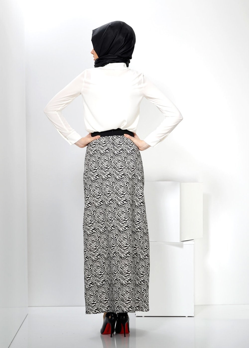 Tesettür giyim SİYAH DESENLİ ETEK 6647