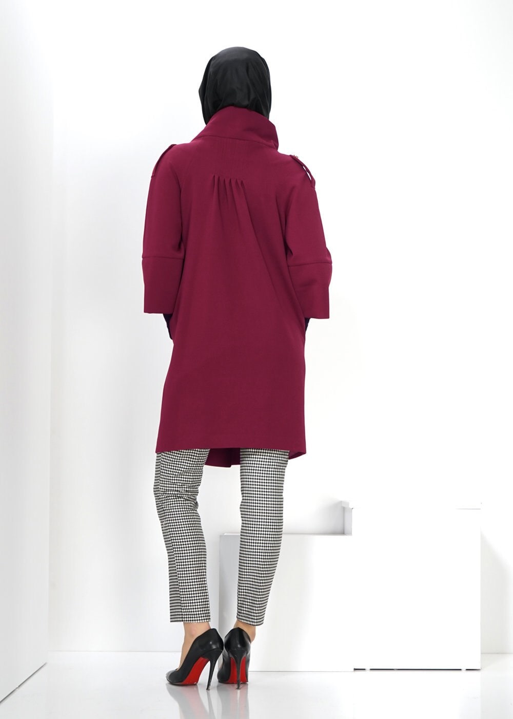 Tesettür giyim BORDO DÜĞMELİ KABAN 9265