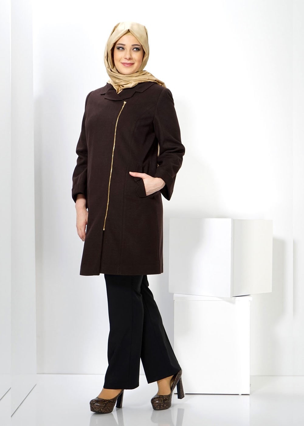 Tesettür giyim KAHVE FERMUARLI CEPLİ KABAN 9279