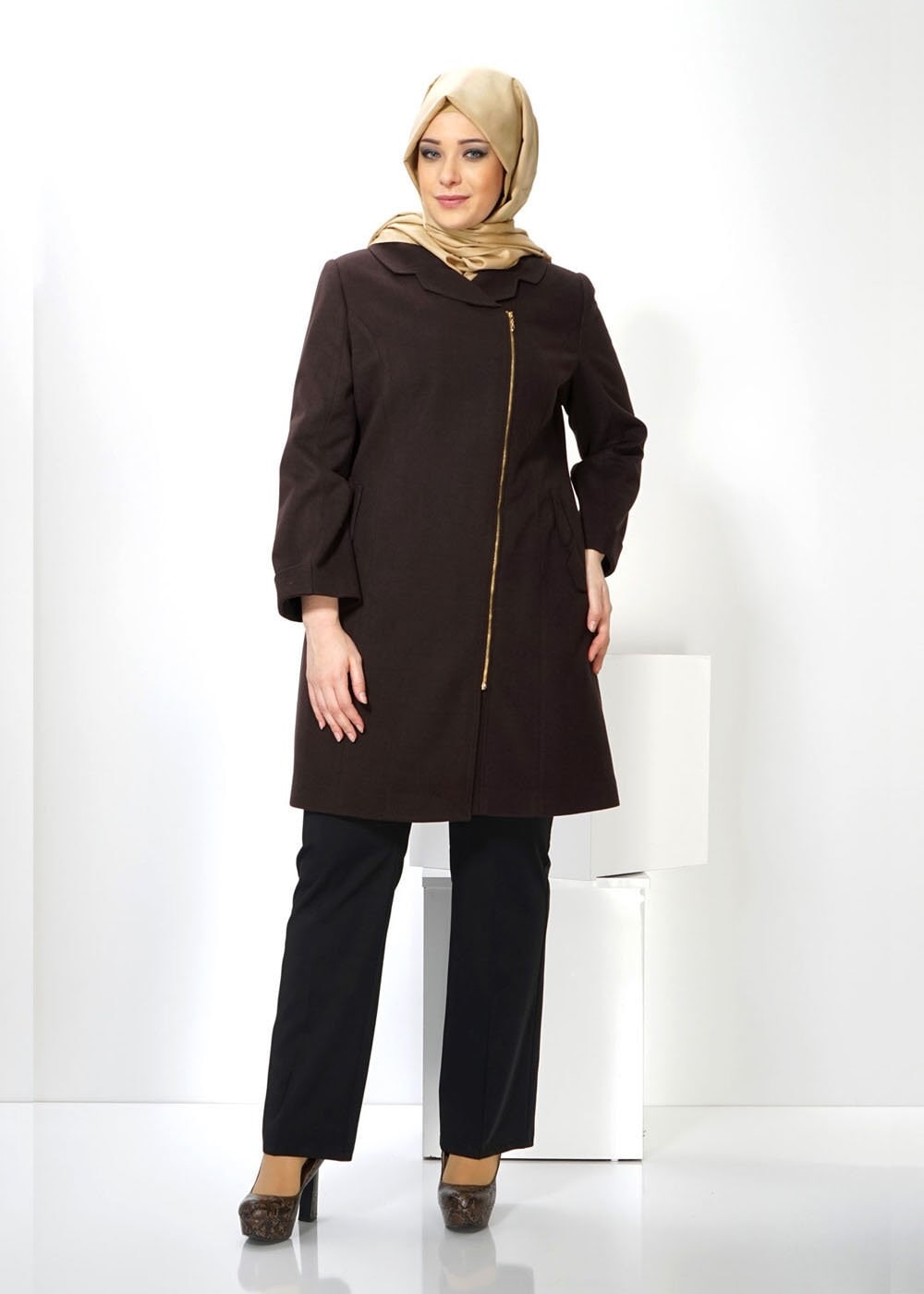 Tesettür giyim KAHVE FERMUARLI CEPLİ KABAN 9279