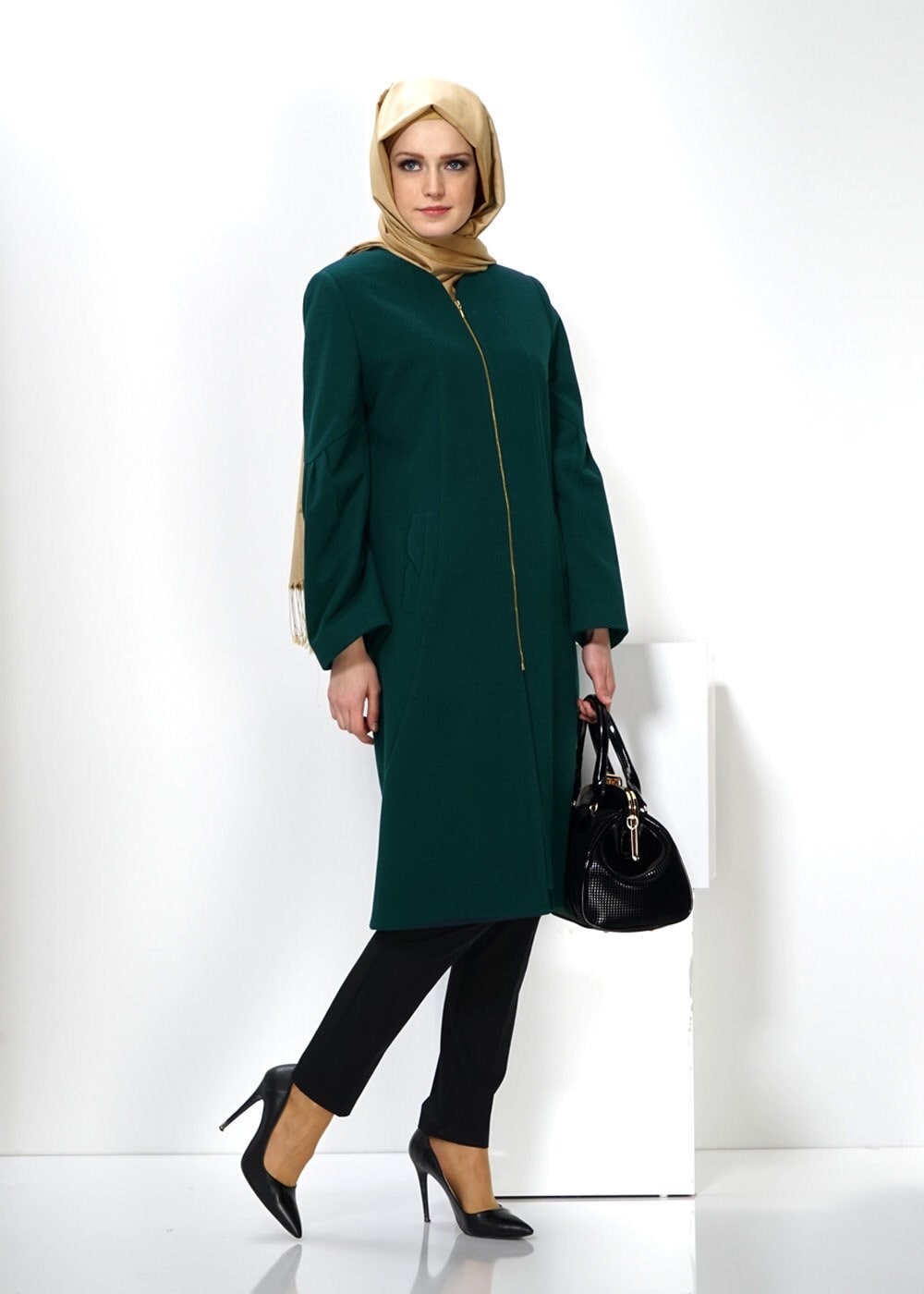 Tesettür giyim YEŞİL BİSİKLET YAKA FERMUARLI KABAN 9297