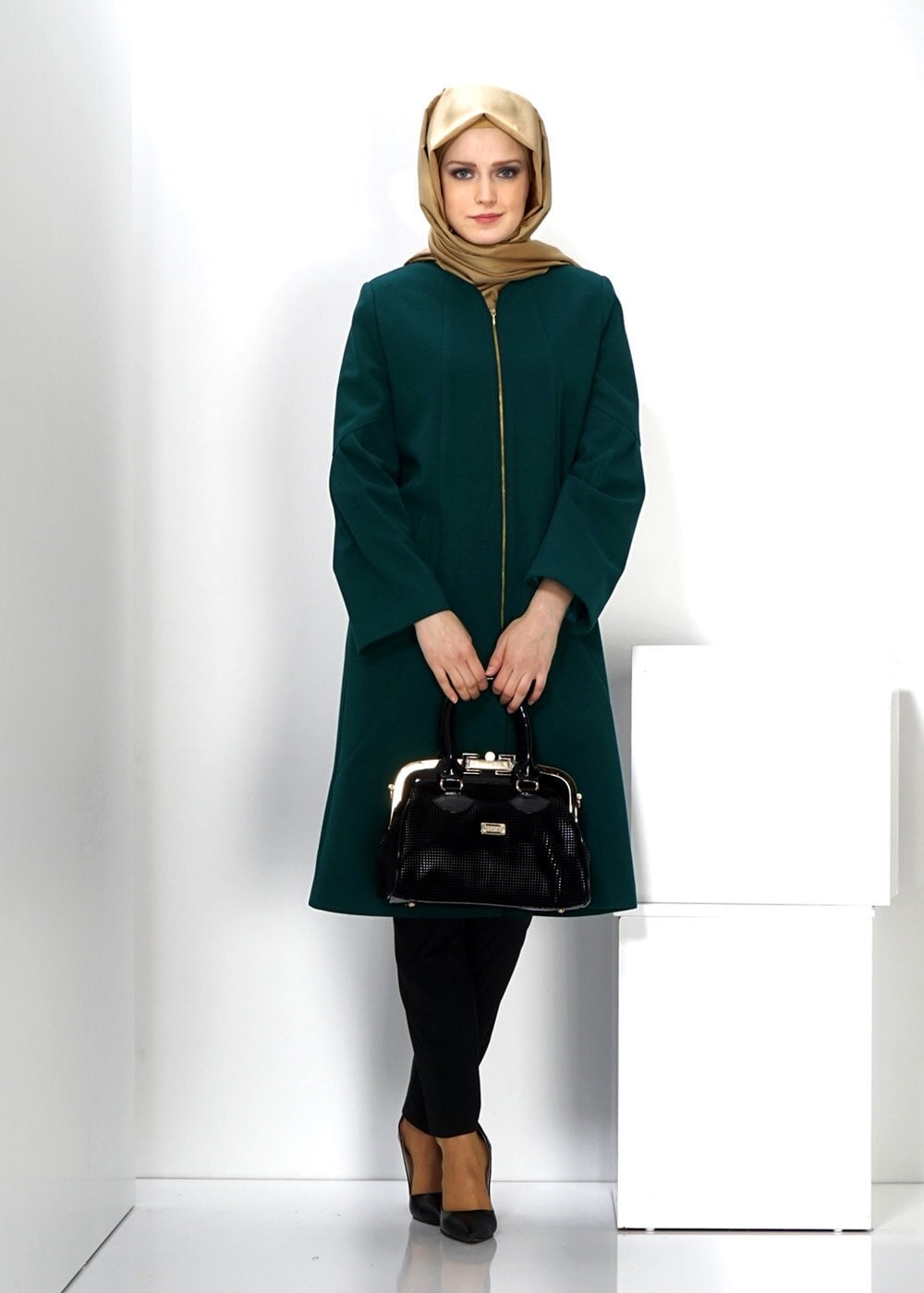 Tesettür giyim YEŞİL BİSİKLET YAKA FERMUARLI KABAN 9297