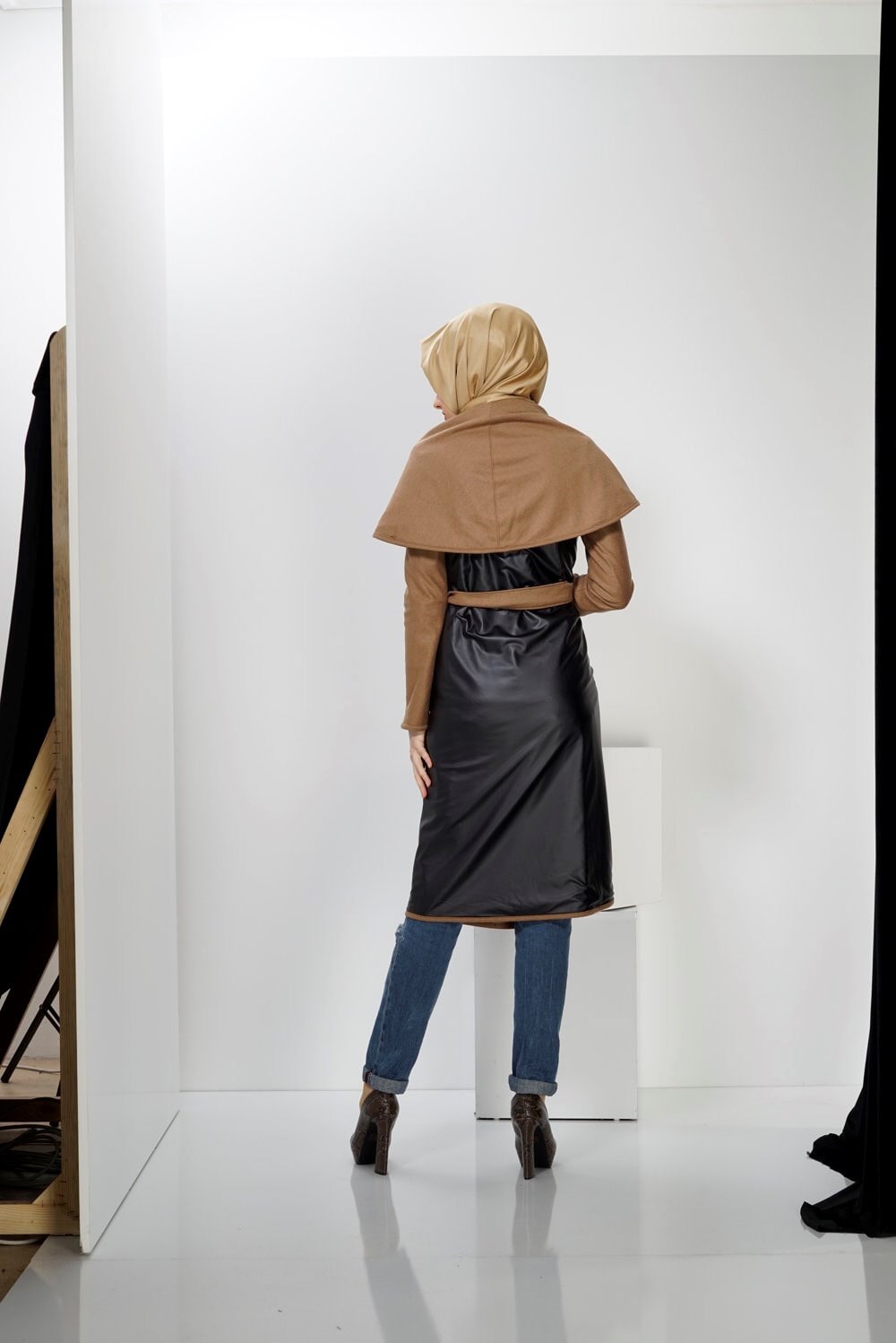 Tesettür giyim KAHVE BELİ KUŞAKLI KABAN 9313