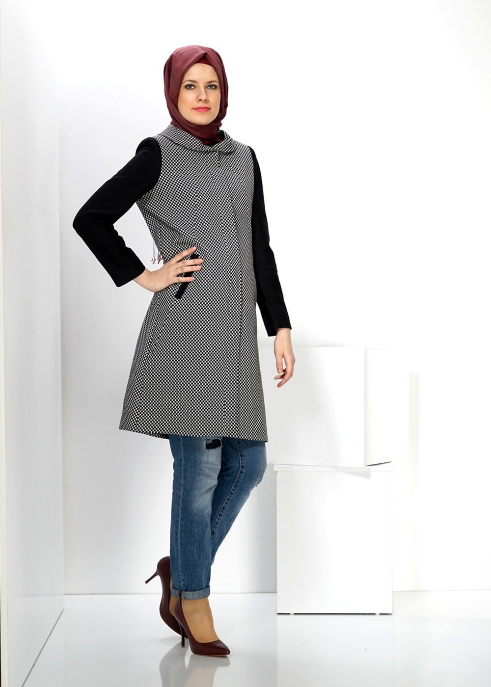 Tesettür giyim SİYAH PETER PAN YAKA DESENLİ KABAN 9317