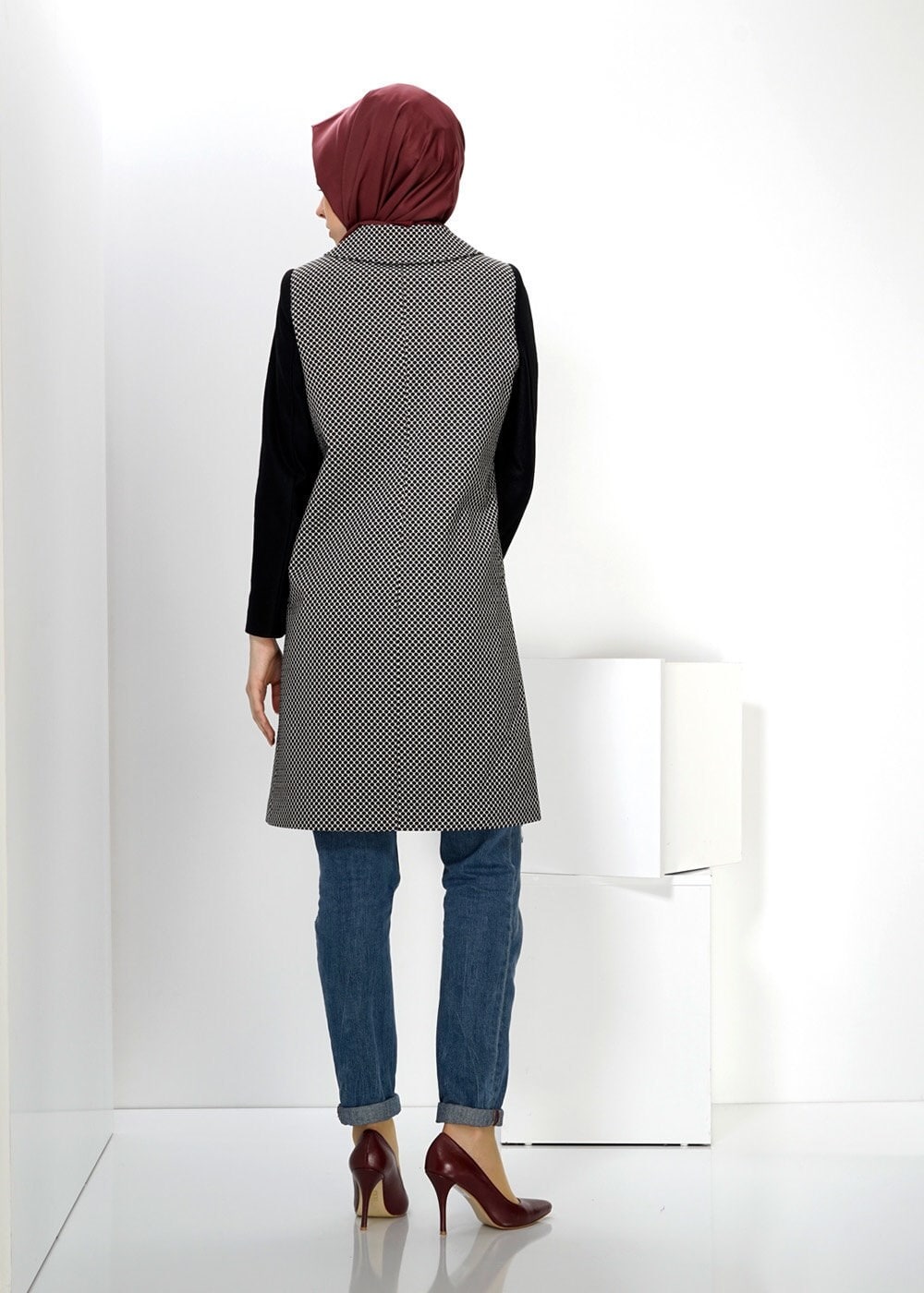 Tesettür giyim SİYAH PETER PAN YAKA DESENLİ KABAN 9317