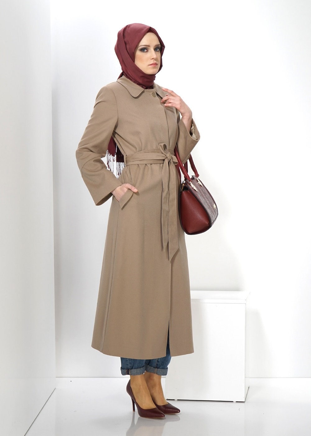 Tesettür giyim BEJ CEPLİ TESETTÜR MANTO 9302