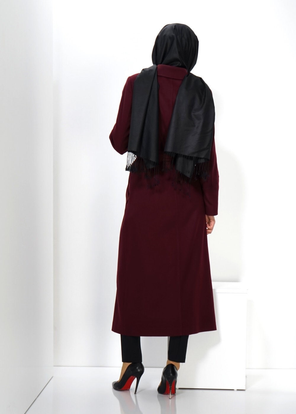 Tesettür giyim BORDO CEPLİ TESETTÜR MANTO 9302