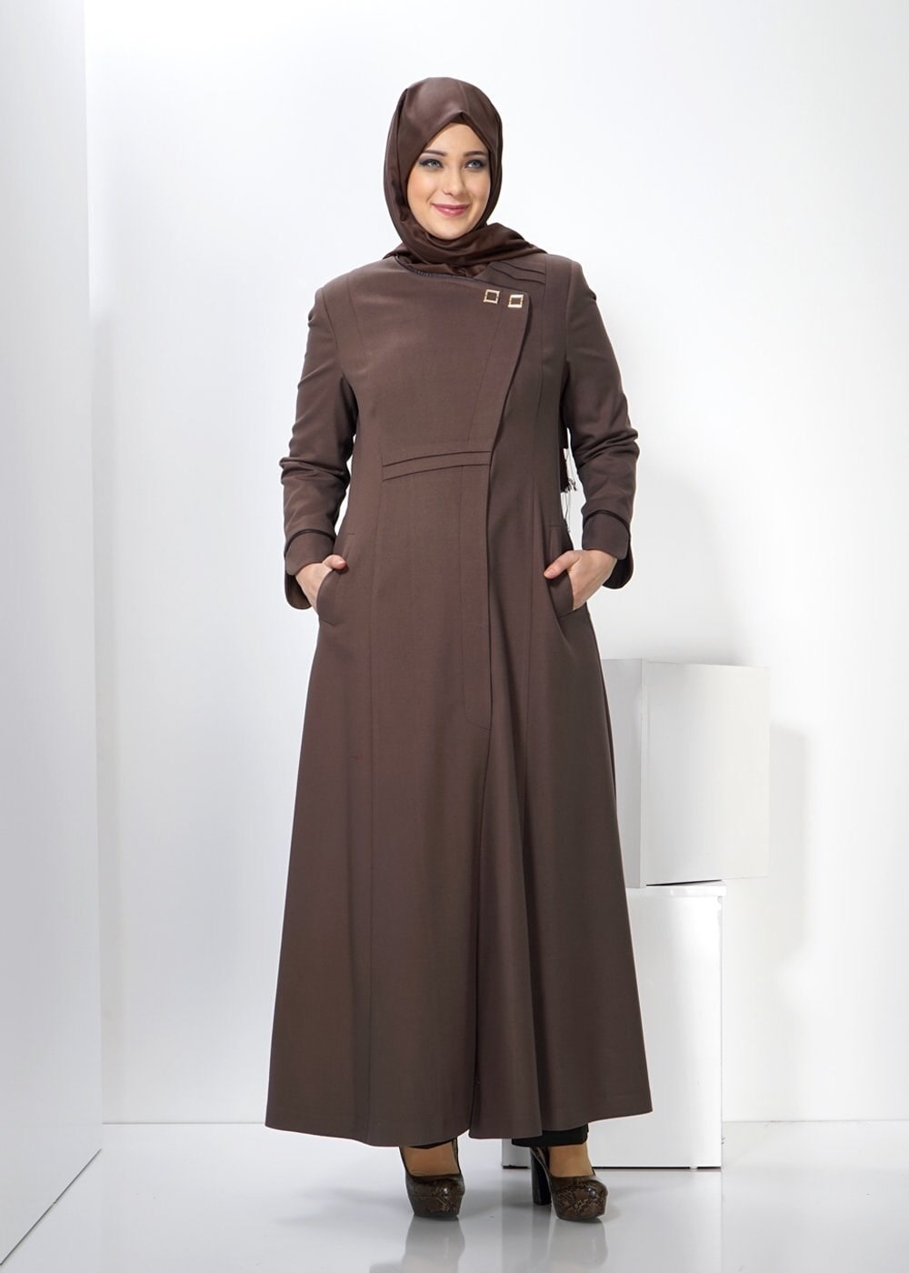 Tesettür giyim VİZON CEP DETAYLI DÜZ MANTO 9312