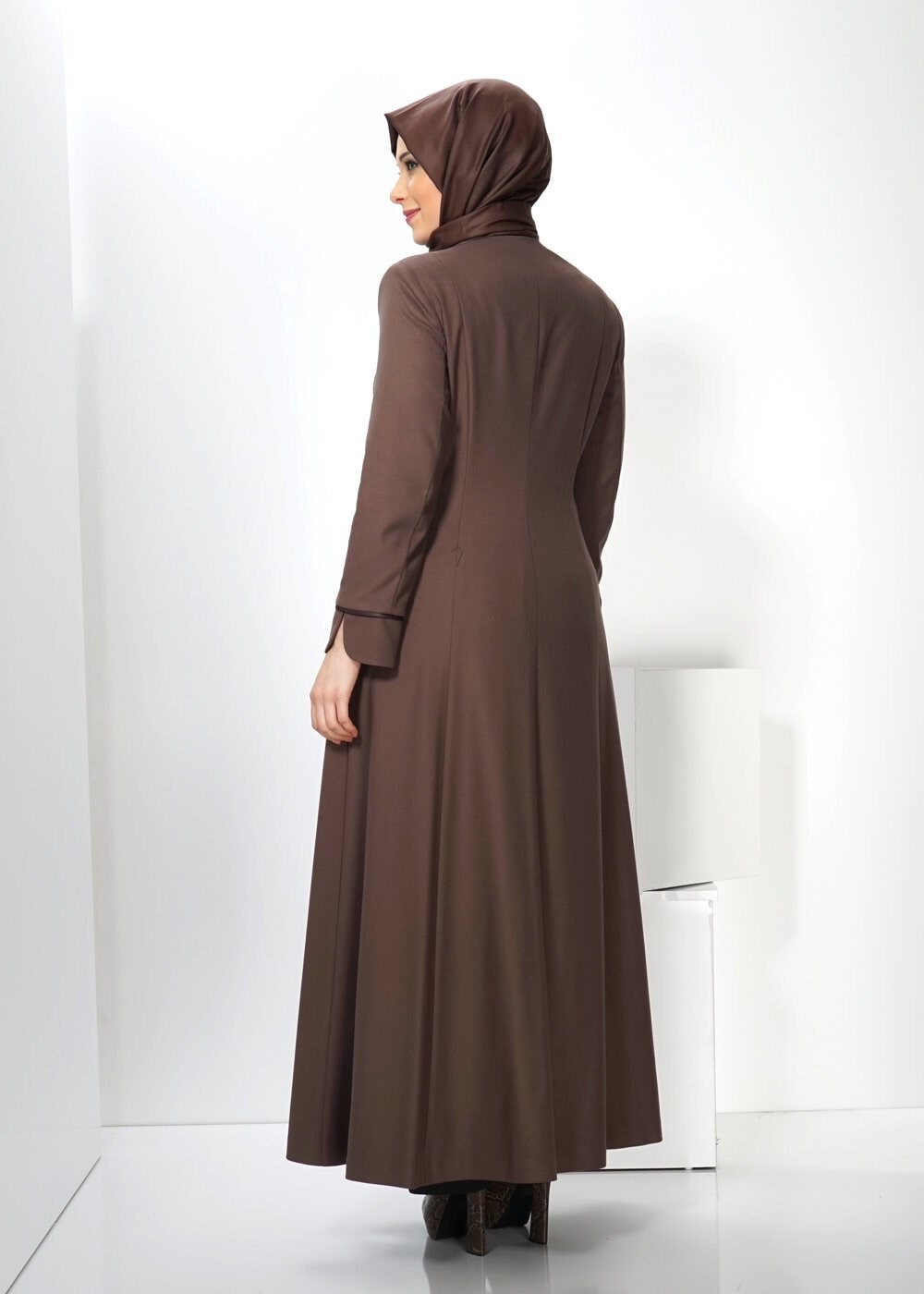 Tesettür giyim VİZON CEP DETAYLI DÜZ MANTO 9312