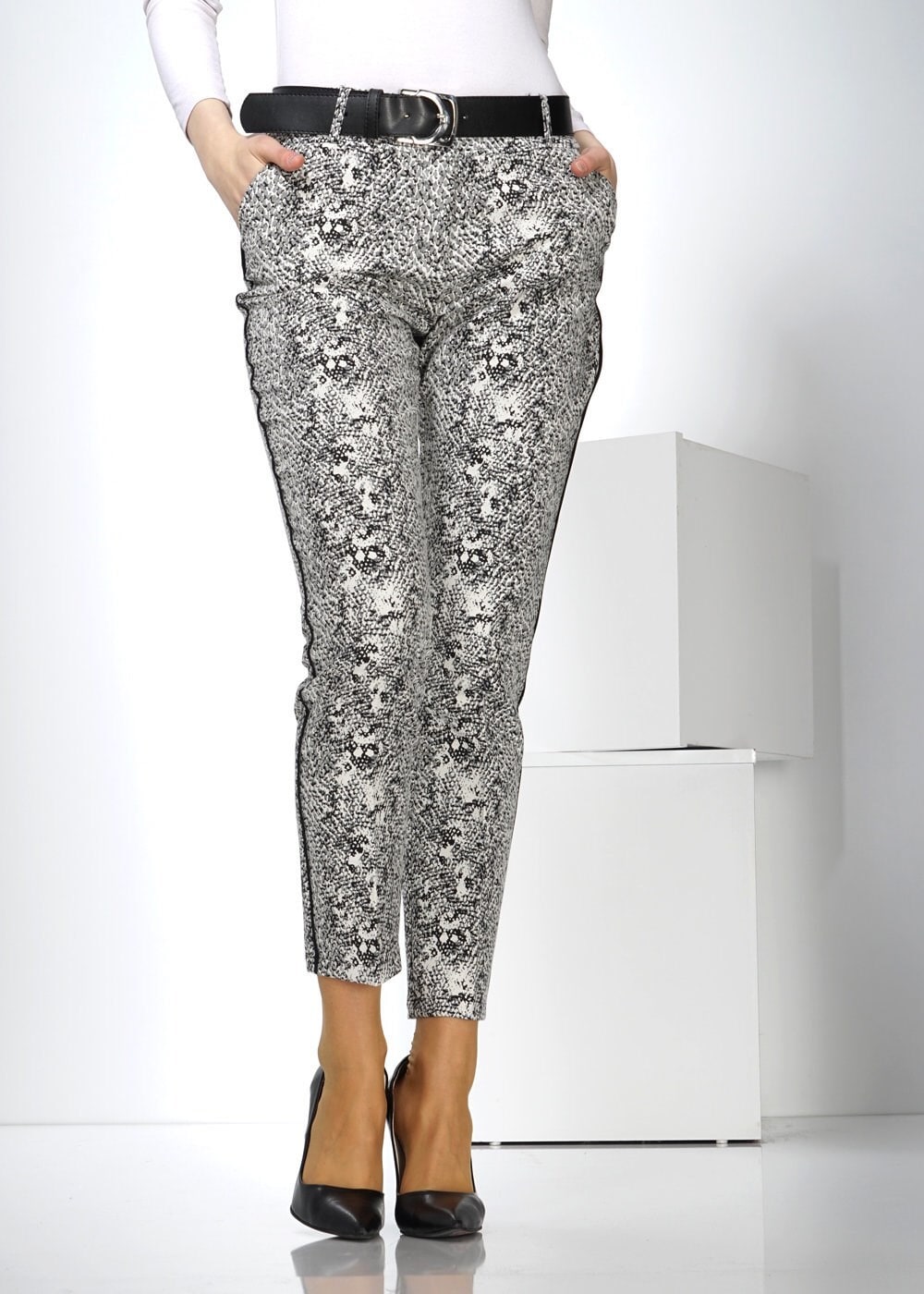 Tesettür giyim SİYAH DESENLİ DAR PAÇA PANTOLON 7801