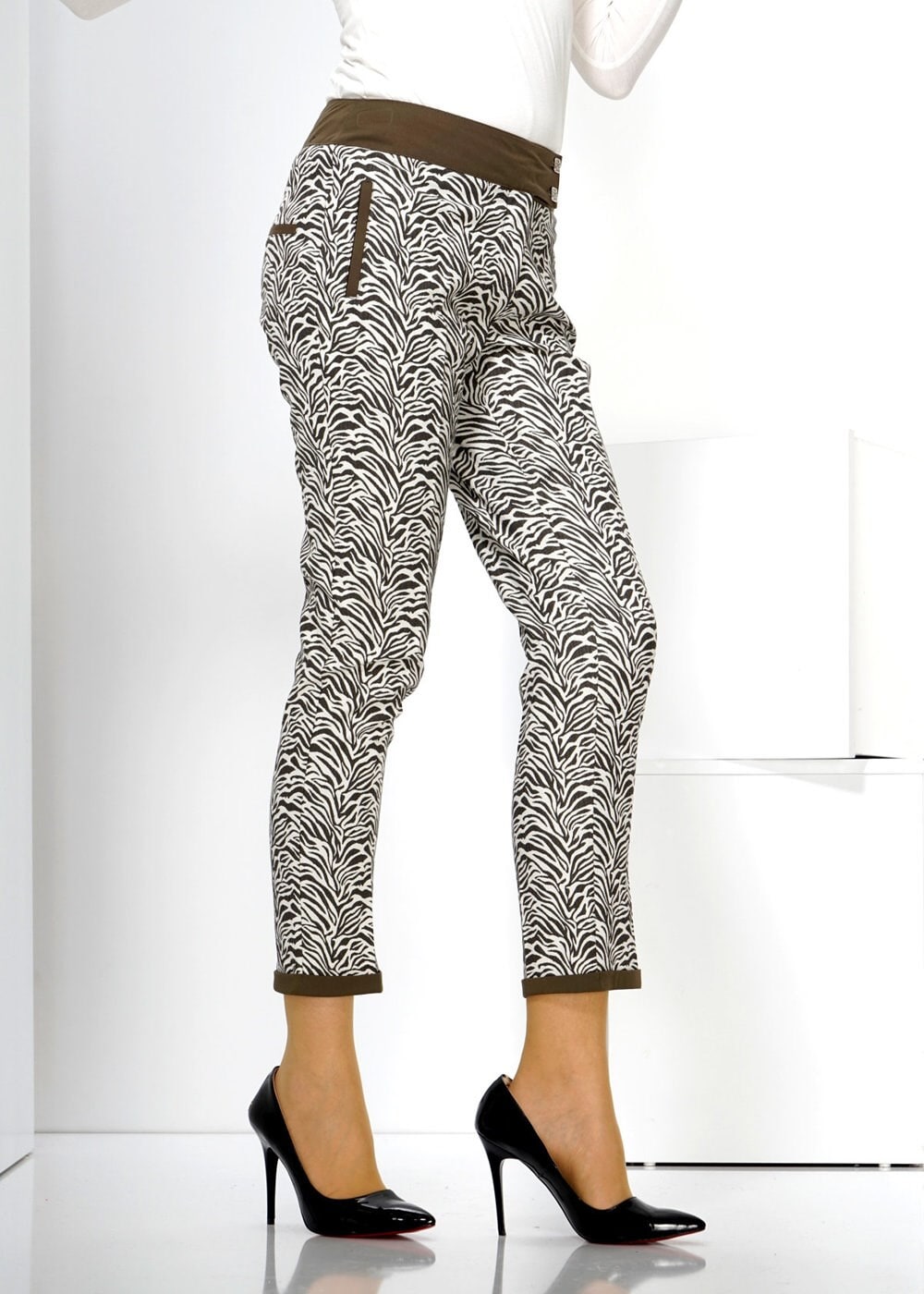 Tesettür giyim HAKİ DESENLİ DAR PAÇA PANTOLON 7802