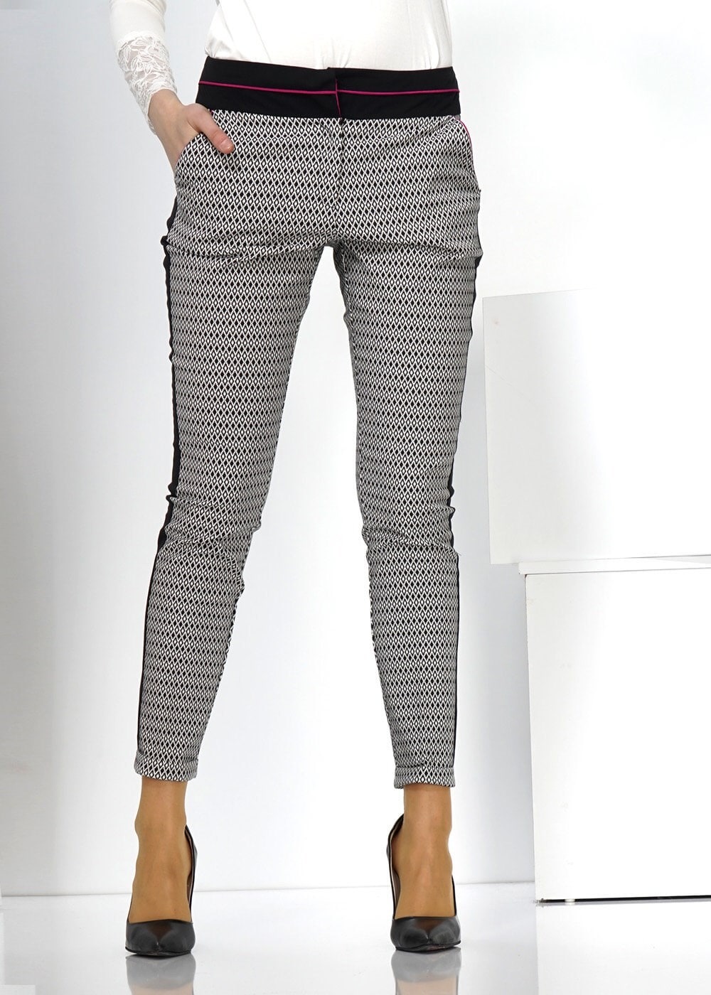 Tesettür giyim SİYAH ETNİK DESENLİ PANTOLON 7807