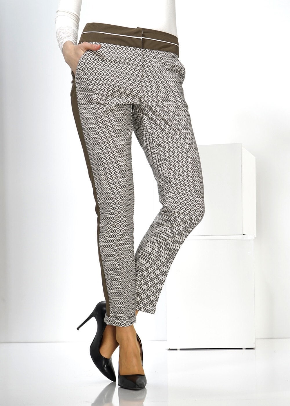 Tesettür giyim HAKİ ETNİK DESENLİ PANTOLON 7807